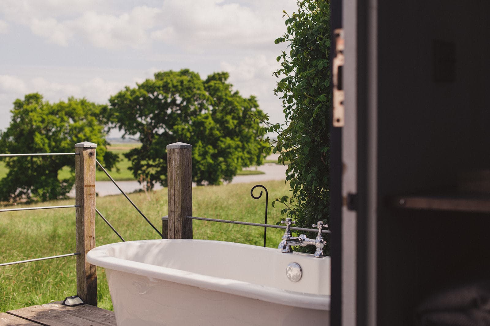 Vanellus outdoor bath