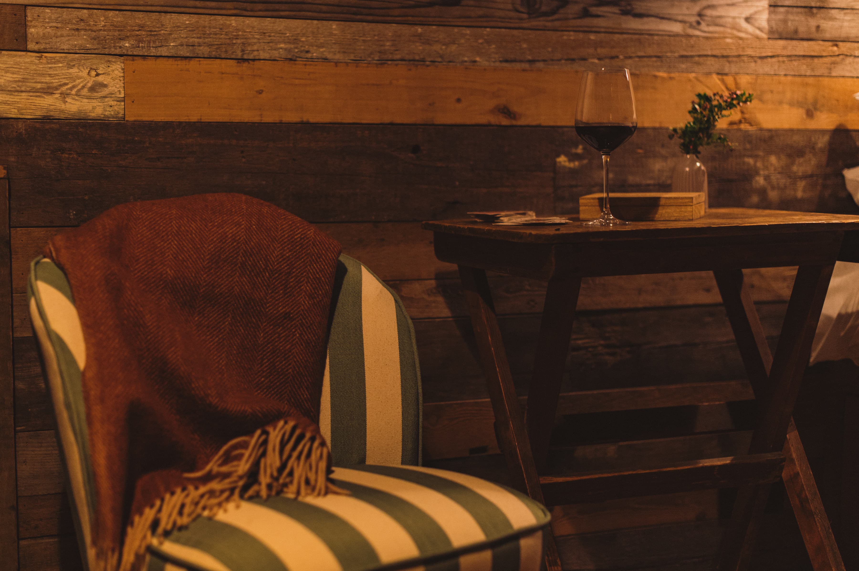 James' Hide - kent cabin stay in nature