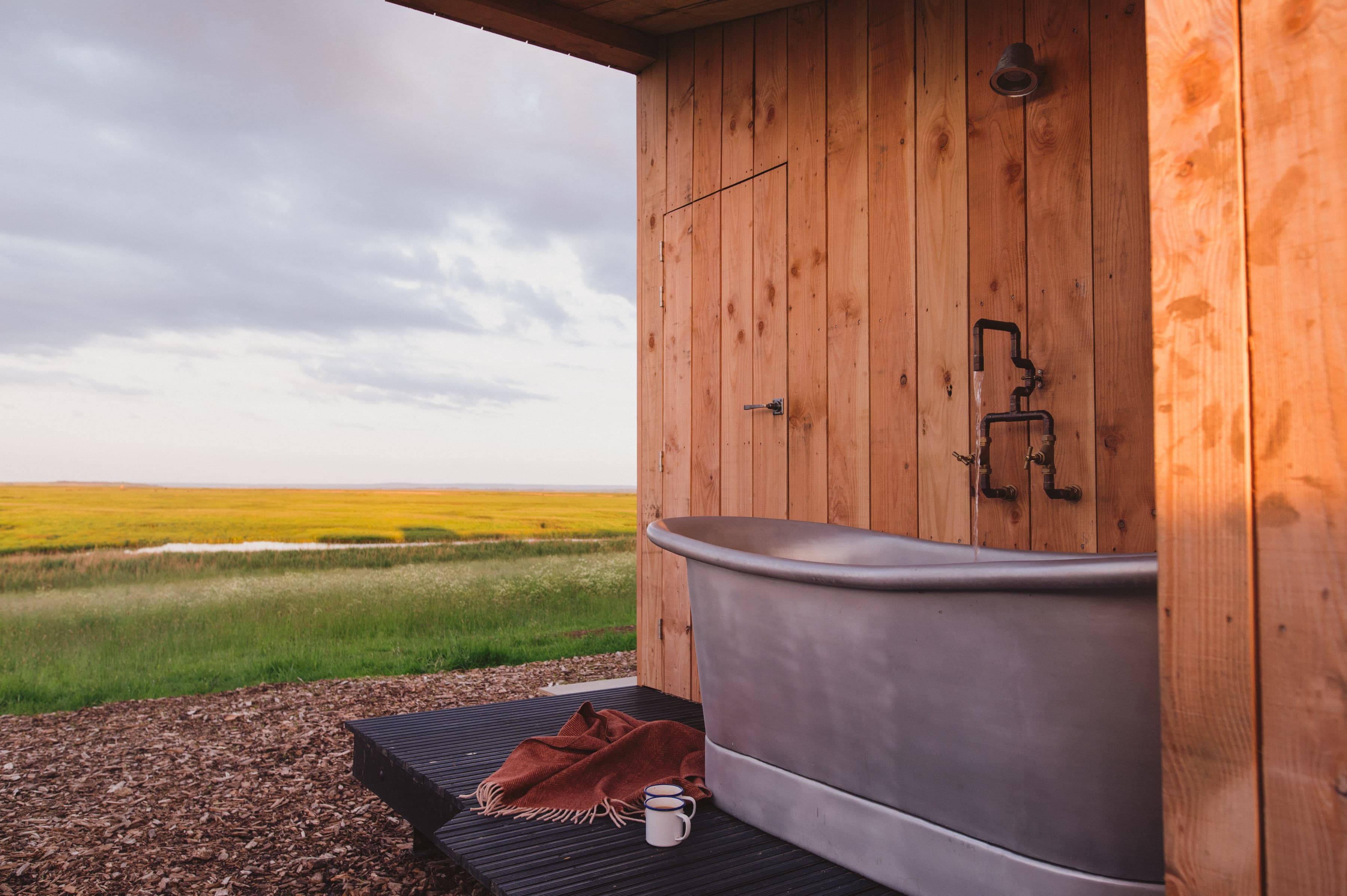 James' Hide - Kent cabin stay in nature