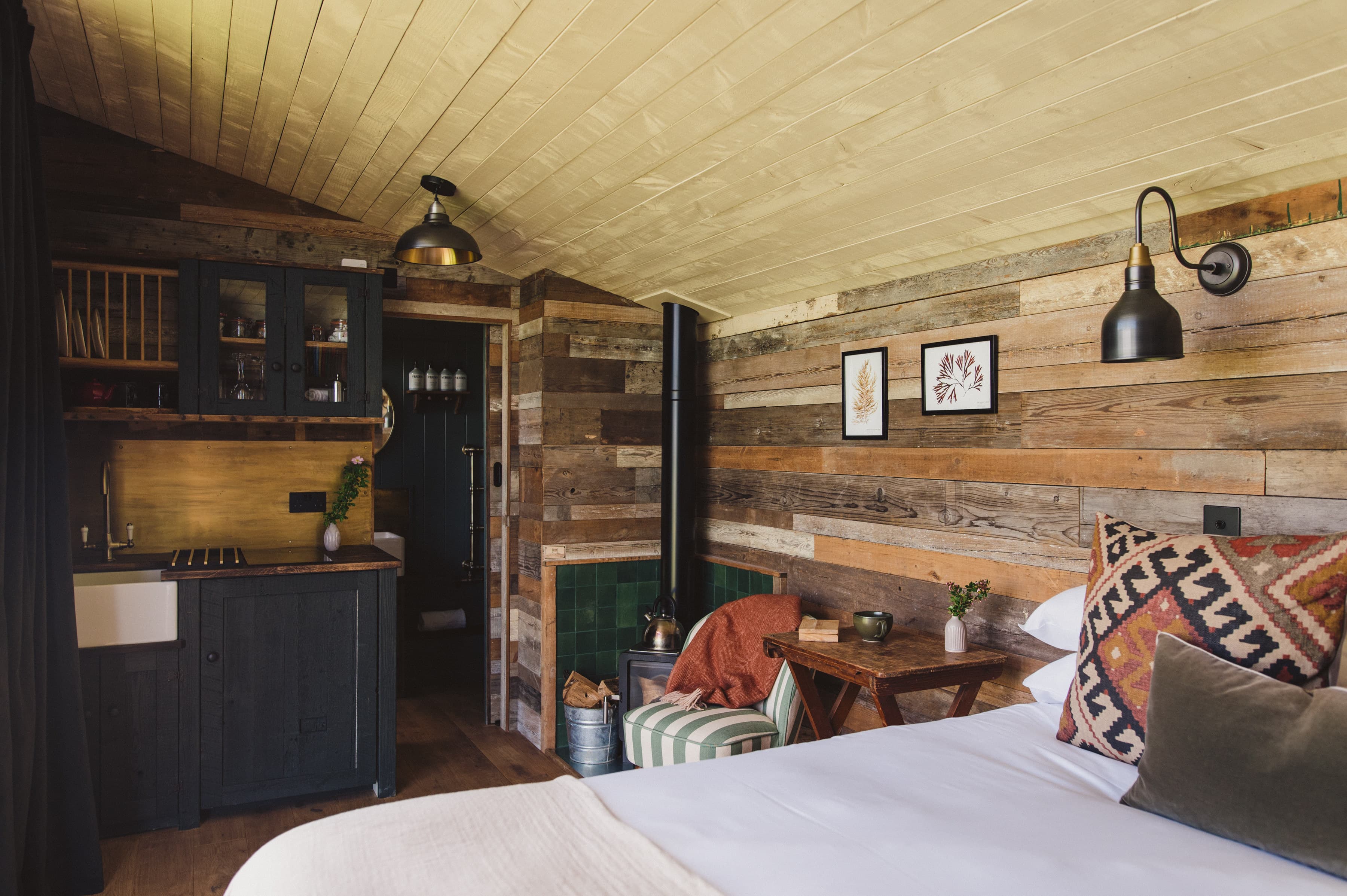 James' Hide - kent cabin stay in nature