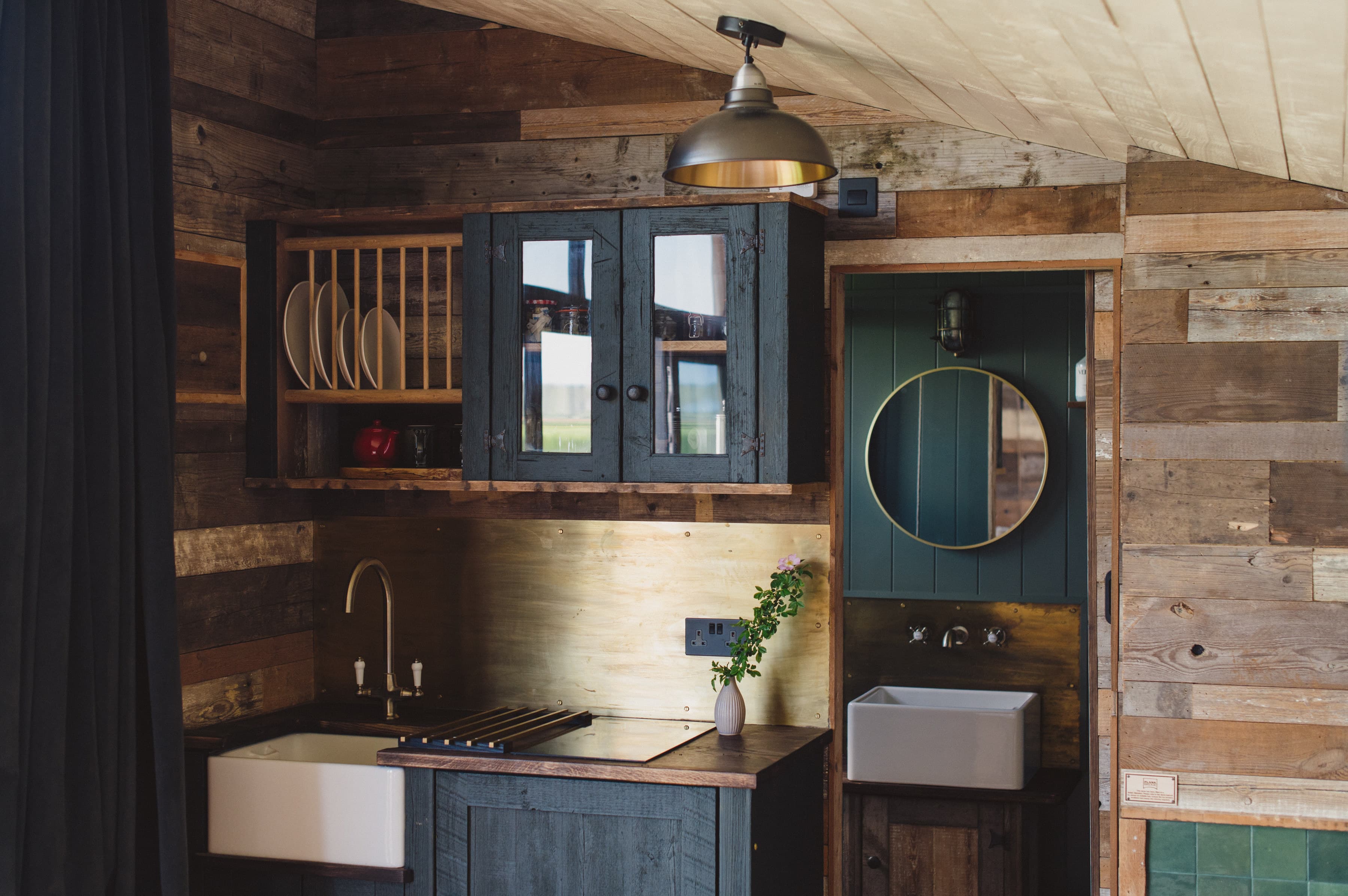 James' Hide - kent cabin stay in nature