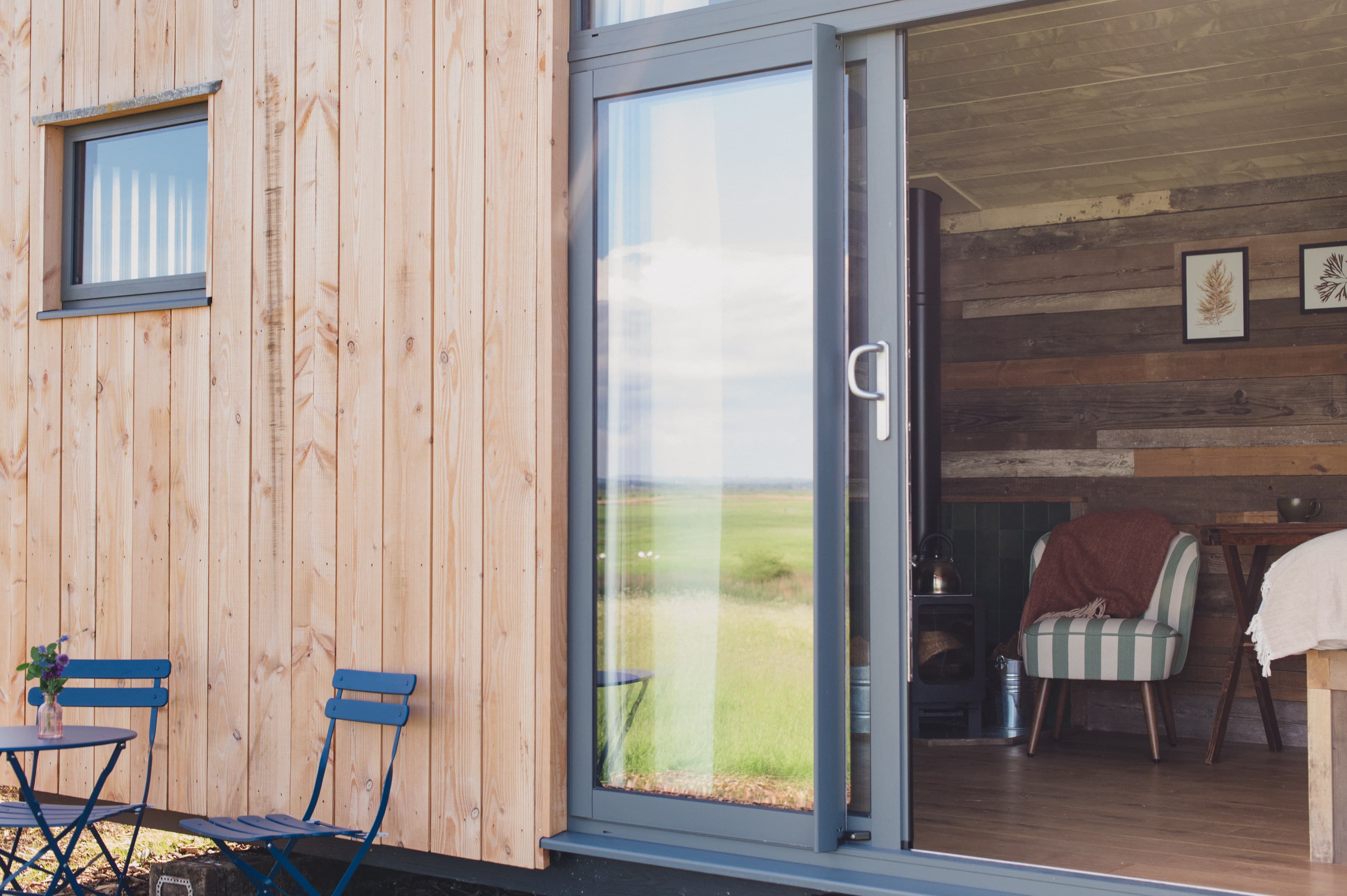 James' Hide - kent cabin stay in nature