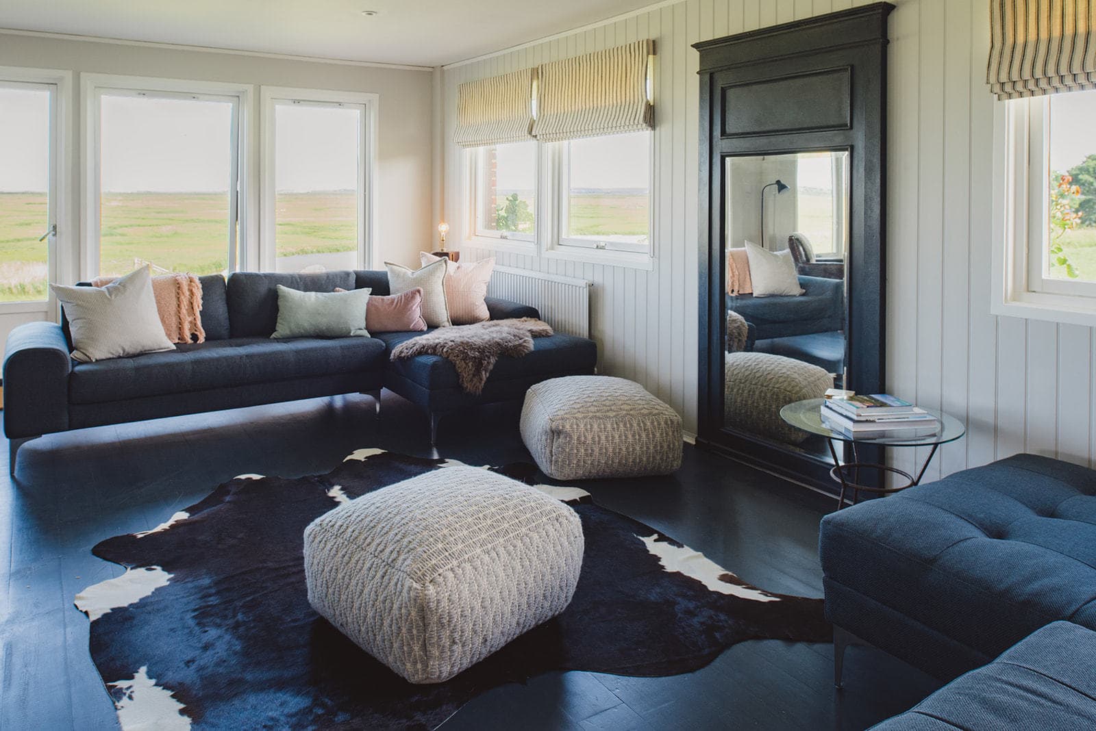 Group lounge area in cottage rental