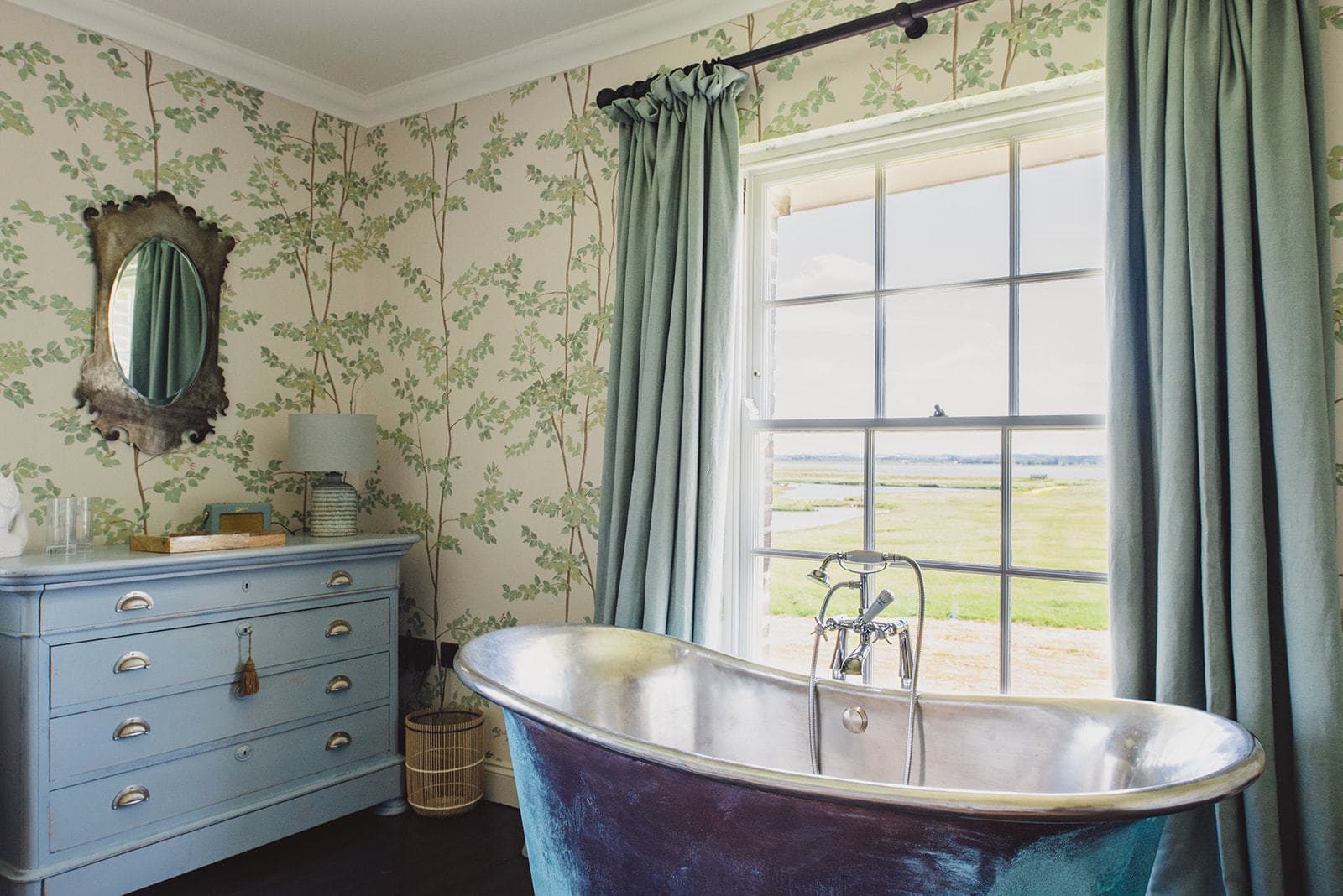Emley Nature Reserve Bathtub in Farmhouse